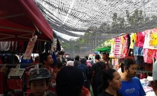 PENATAAN PKL SOLO : Sunday Market Manahan Masih Semrawut