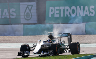 FORMULA ONE 2016 : Hamilton Gagal di Sepang, Ini Kata Tim Mercedes