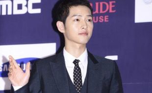 Song Joong Ki dan Song Hye Kyo Menangi Best Couple APAN Star Awards 2016