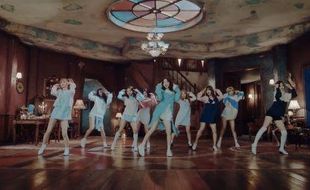 K-POP : Sehari Tayang Video Klip TT Twice Raih 6 Juta Viewer