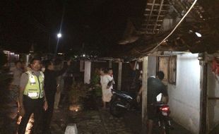 ANGIN KENCANG WONOGIRI : Diterjang Puting Beliung, 25 Rumah di Baturetno Rusak