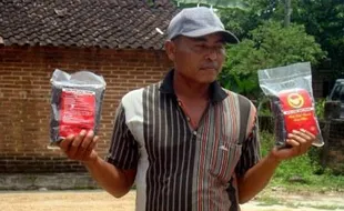 KISAH INSPIRATIF : Produksi Beras Hitam, Petani Sragen Ini Untung 3 Kali Lipat