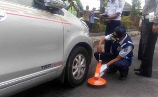 Parkir Sembarangan di Jalan Magelang, Empat Mobil Digembok