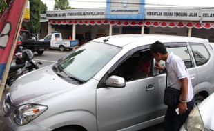 PENCURIAN KARANGANYAR : Pencuri Bermodus Pecah Kaca Mobil di Jaten Sangat Nekat