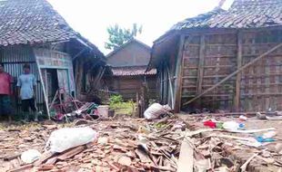 3 Rumah Warga Miskin di Sragen Nyaris Ambruk & Saling Menimpa