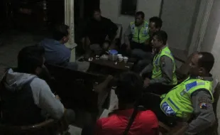 INFRASTRUKTUR KLATEN : Dinilai Merusak Jalan, Truk Kontainer PT TIV Dicegat Warga