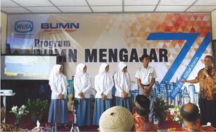 BUMN MENGAJAR : Pejabat Wika Berbagi Pengalaman di SMA Muhammadiyah 1 Sukoharjo