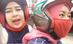 Walah, Cewek Cantik Ini Kecelakaan Gara-Gara Asyik Bikin Vlog