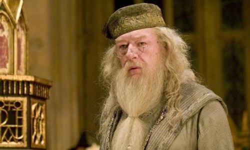 Sekuel Fantastic Beasts Bakal Ungkap Sosok Dumbledore Sebagai Seorang Gay?