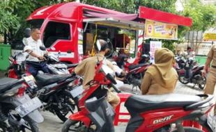 HARI GURU : Astra Jateng Bagikan 250 Oli di 25 Sekolah