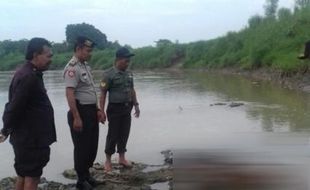 PENEMUAN MAYAT MADIUN : Jasad Perempuan Tanpa Busana Ditemukan di Sungai Bengawan