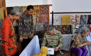 AGENDA PRESIDEN : Jokowi dan Lee Jalin Diplomasi Batik