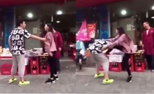 VIDEO UNIK : Tak Dibelikan Buah, Wanita Ini Hajar Pacarnya