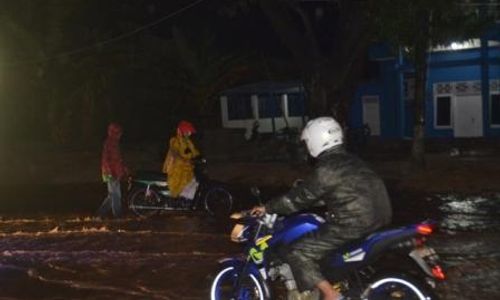 BANJIR SUKOHARJO : Hujan Deras, Jl. Jensud dan Kantor Setda Kebanjiran