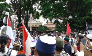 DEMO 4 NOVEMBER : Pelajar SD-SMA Ikut Aksi di Bundaran Gladak