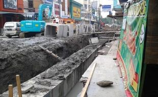 INFRASTRUKTUR SOLO : Jl. Gatsu Ditata, Palaku Usaha Terpaksa Tak Berjualan