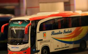 PAMERAN DI JOGJA : Miniatur Bus Koleksi Pecinta Bus Dipamerkan di Hall Pasar Jogja