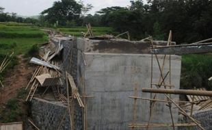 INFRASTRUKTUR BOYOLALI : Dua Jembatan di Teras dan Ampel Rusak Berat