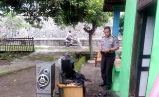 KEBAKARAN SRAGEN : Korsleting, Rumah Tukang Becak Di Teguhan Kidul Terbakar