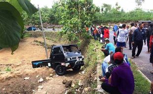 KECELAKAAN GUNUNGKIDUL : Dua Sejoli Tewas Jatuh ke Ladang dan Tertimpa Mobil Pikap