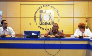 KAMPUS DI SEMARANG : Udinus Perkenalkan Bebras ke Guru