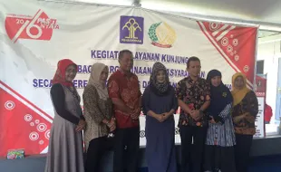 HUT KARANGANYAR : Bupaiti-Wakil Bupati Kunjungi Rina Iriani