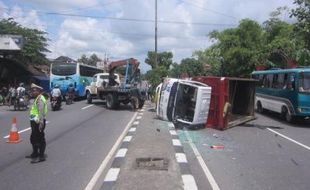 KECELAKAAN KLATEN : Motor Tertabrak Truk, 3 Orang Terluka