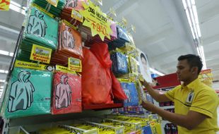 INFO BELANJA : Hypermart Beri Diskon untuk Jas Hujan dan Lampu Darurat