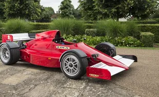 Bisa Dipakai di Jalan Raya, Bekas Mobil F1 Ini Bakal Dilelang