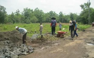 INDUSTRI WONOGIRI : Pabrik Tripleks Sedang Dibangun di Ngadirojo