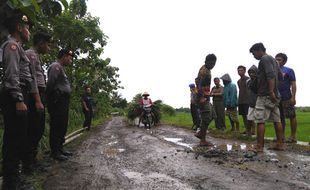 KONFLIK PENAMBANGAN KULONPROGO : Lewat Tanggul Irigasi, Jalur Tambang Ditutup