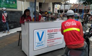 KISAH INSPIRATIF : Vallet Parking Pasar Gede, Dulu Ditakuti Kini Didukung Pemkot