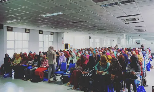 Wardah Gelar Bright Days Campus Roadshow