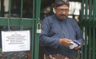 KRATON JOGJA : Senangnya... Para Abdi Dalem Kraton Terima Gaji