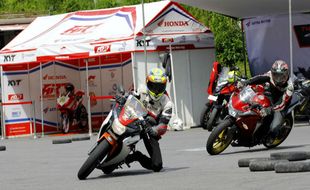 MOTOR TERBARU : Komunitas Jajal Performa CBR250RR