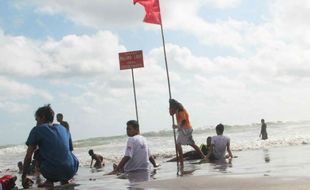 AMANKAN WISATAWAN PANTAI SELATAN : Disbudpar Bantul Segera Tambah Rambu Peringatan