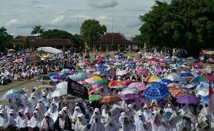 DEMO 2 DESEMBER : 340 Polisi Kawal Aksi Doa Bersama di Alun-Alun Ponorogo