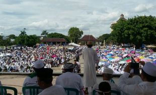 DEMO 2 DESEMBER : Seribuan Umat Islam Berdoa Bersama di Alun-Alun Ponorogo