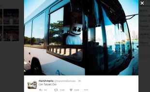 DJ Marshmello Bikin Kaus Om Telolet Om