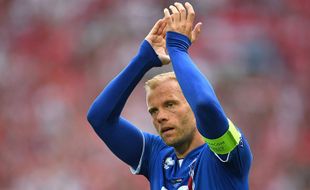 Gudjohnsen Siap Ikuti Ronaldinho Bantu Chapecoense