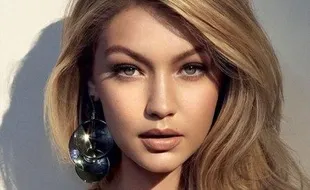 Jadi Model Kalender, Keseksian Gigi Hadid Tuai Pujian