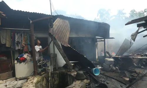 KEBAKARAN SOLO : Kebakaran Timuran, 6 Rumah Warga Dilalap Api