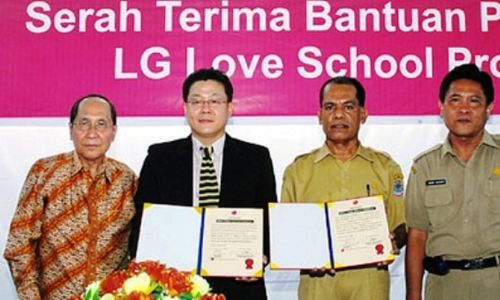 PENDIDIKAN SEMARANG : LG Loves School Berbagi di SMKN 7 Semarang