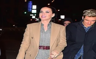 Pamer Cincin Berlian, Katy Perry dan Orlando Bloom Bertunangan?