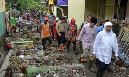 Sampah & Lumpur Memenuhi Permukiman, Kerugian Akibat Banjir Bima Rp913 Miliar