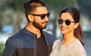 BOLLYWOOD : Ranveer Singh Cium Deepika Padukone di Panggung Esquire Awards