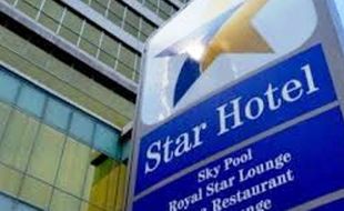 HARI IBU : Hotel Star Beri Kejutan Ibu Karyawan