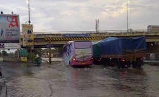 BANJIR SEMARANG : DPU Semarang Evaluasi Banjir di Kaligawe