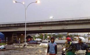 BANJIR SEMARANG : Hujan Deras, Kaligawe Banjir Parah