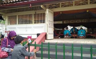 KRATON JOGJA : Gamelan Dimainkan di Pagongan Kidul, Mayoritas Penikmatnya adalah Lansia